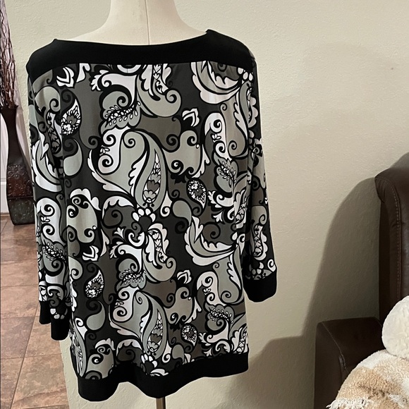 Cocomo Black and Gray Paisley Top - Picture 4 of 4